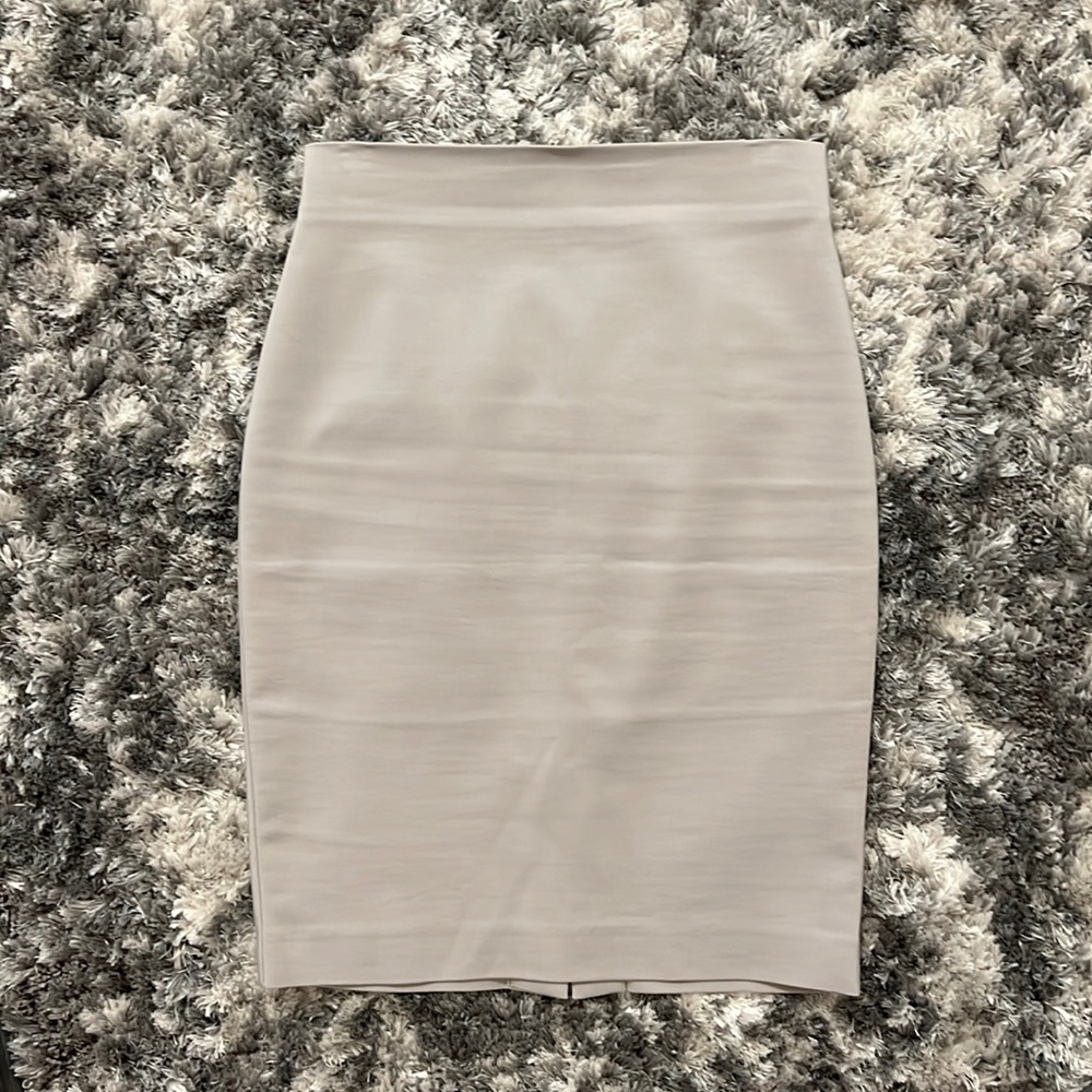 Light gray pencil skirt with stretch material